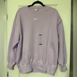 Women’s brand new light purple size medium Nike oversize sweatshirt, size M